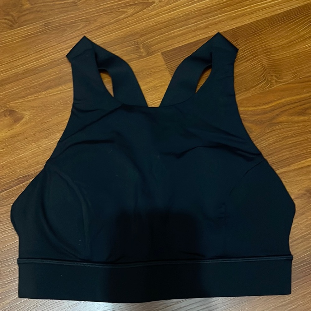 Black lululemon sports bra